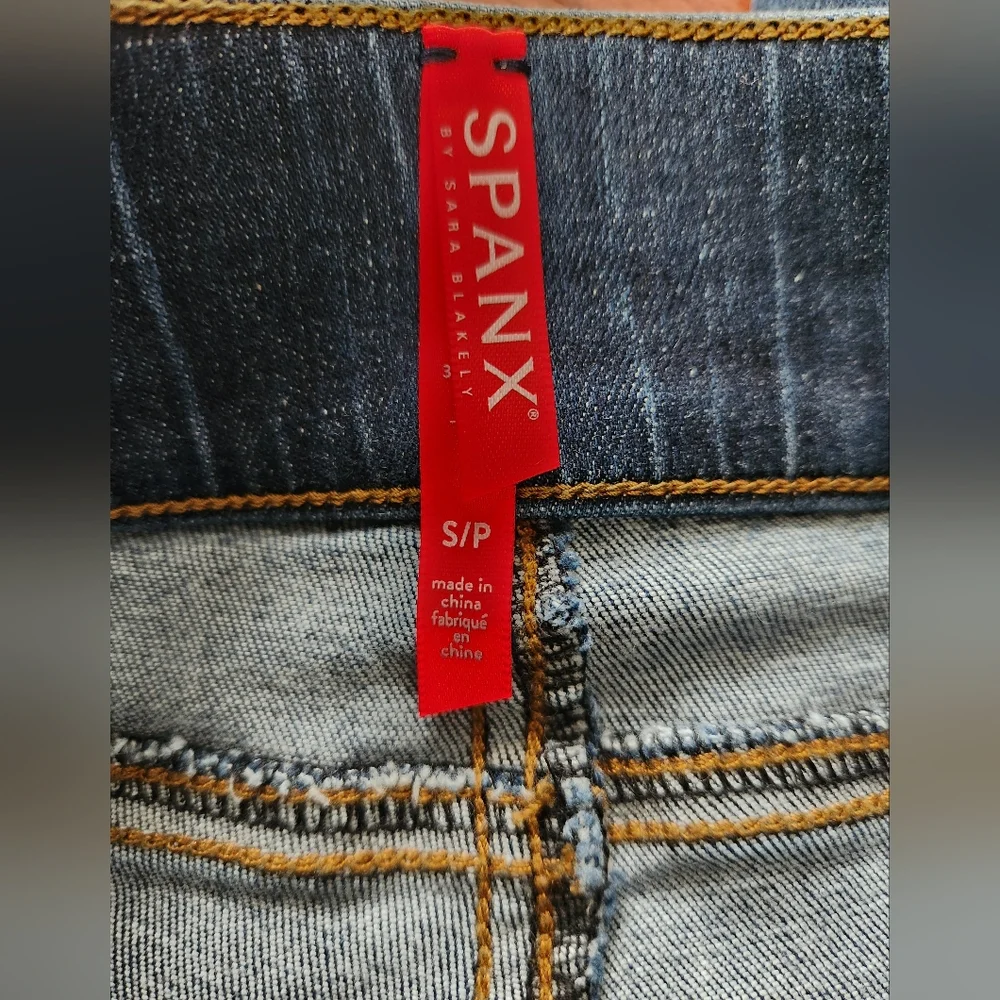 Spanx Women's Distressed Denim Legging ~Medium Wash ~SMALL **NEW - Picture 7 of 13